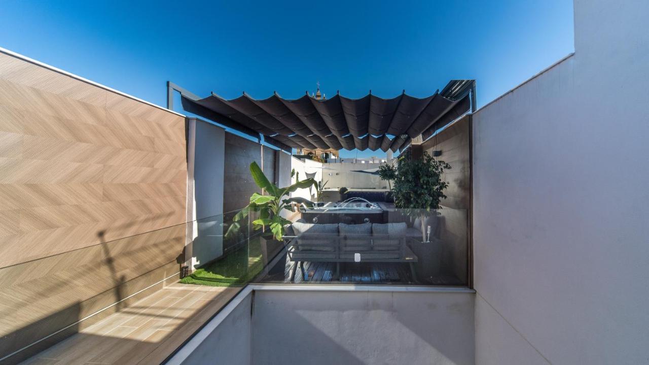 Elegant Duplex 3 Master Bedrooms And Private セビリア エクステリア 写真