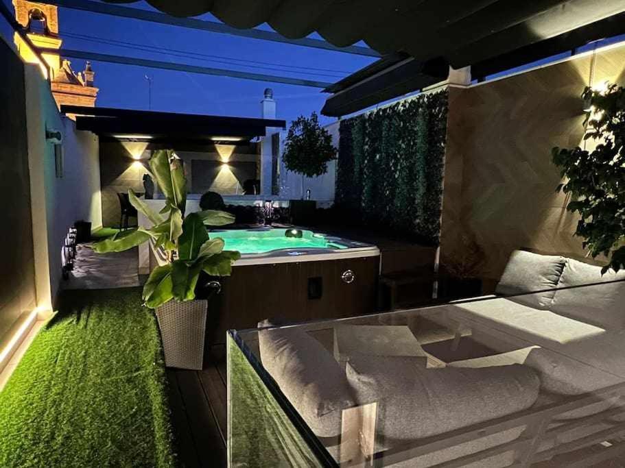 Elegant Duplex 3 Master Bedrooms And Private セビリア エクステリア 写真