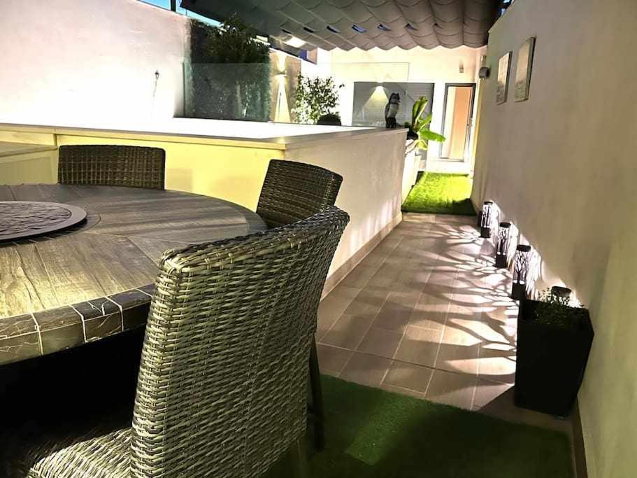 Elegant Duplex 3 Master Bedrooms And Private セビリア エクステリア 写真