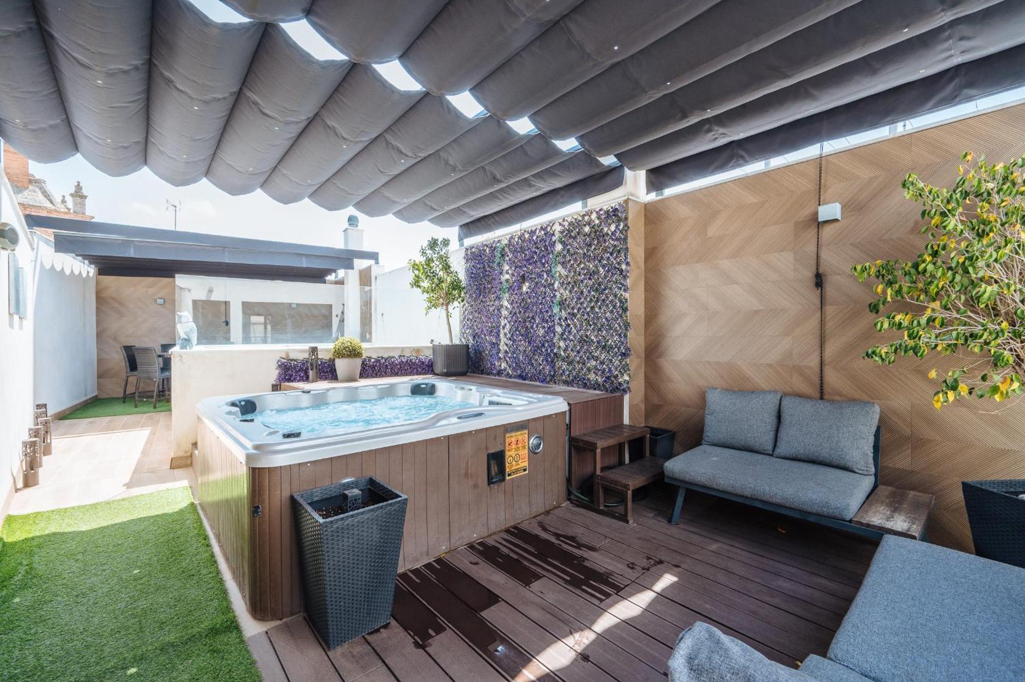 Elegant Duplex 3 Master Bedrooms And Private セビリア エクステリア 写真