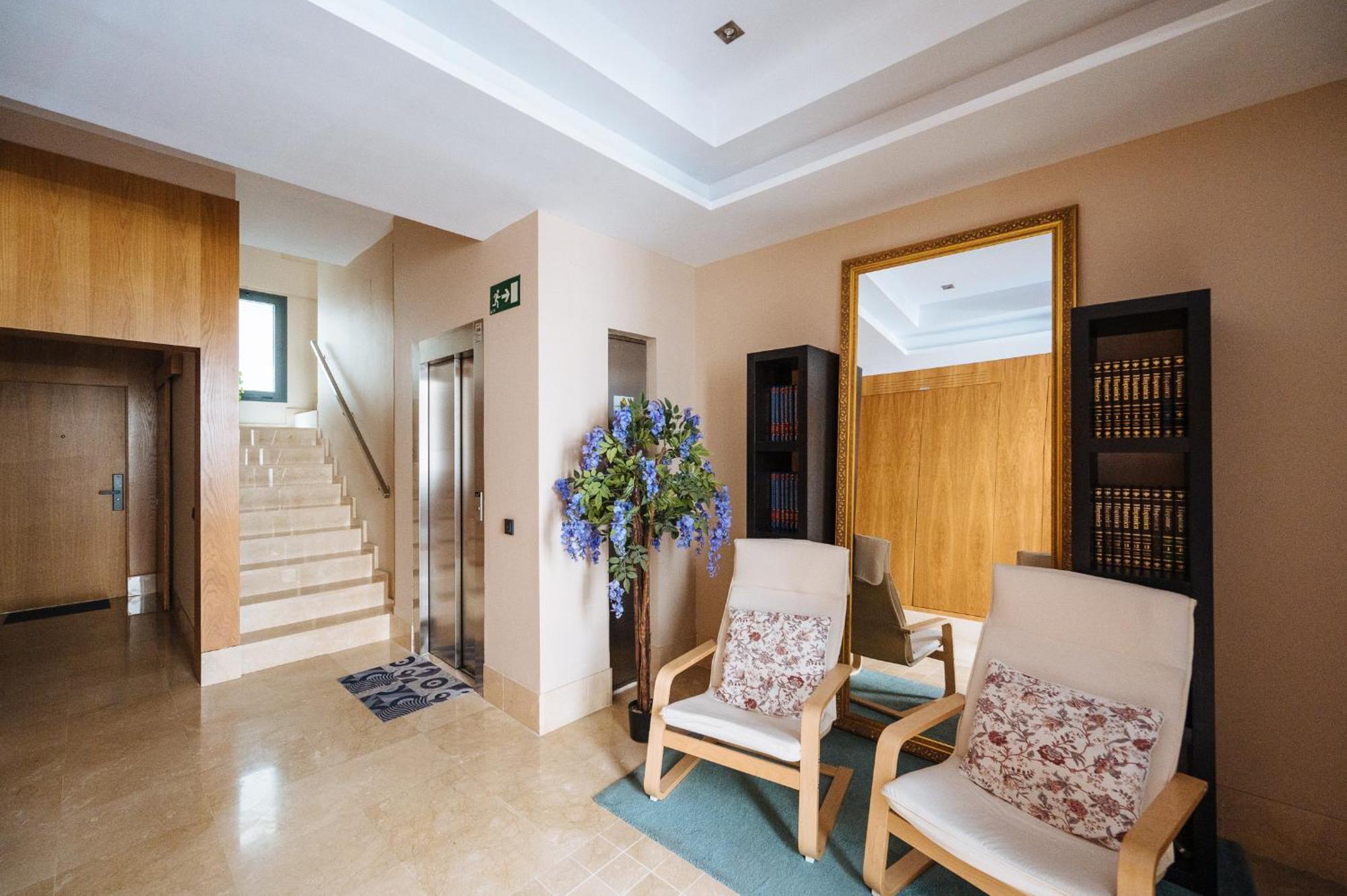 Elegant Duplex 3 Master Bedrooms And Private セビリア エクステリア 写真
