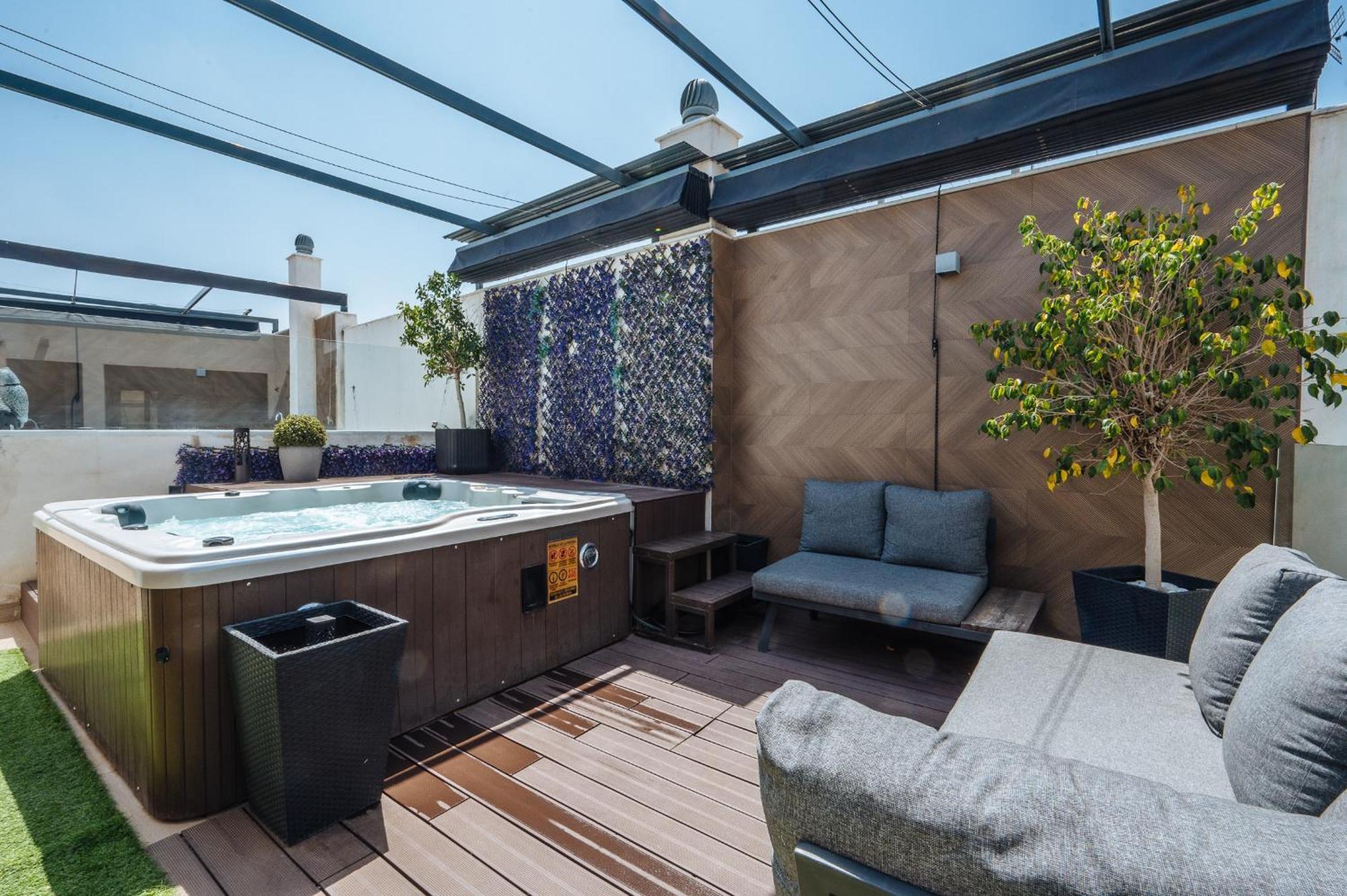Elegant Duplex 3 Master Bedrooms And Private セビリア エクステリア 写真