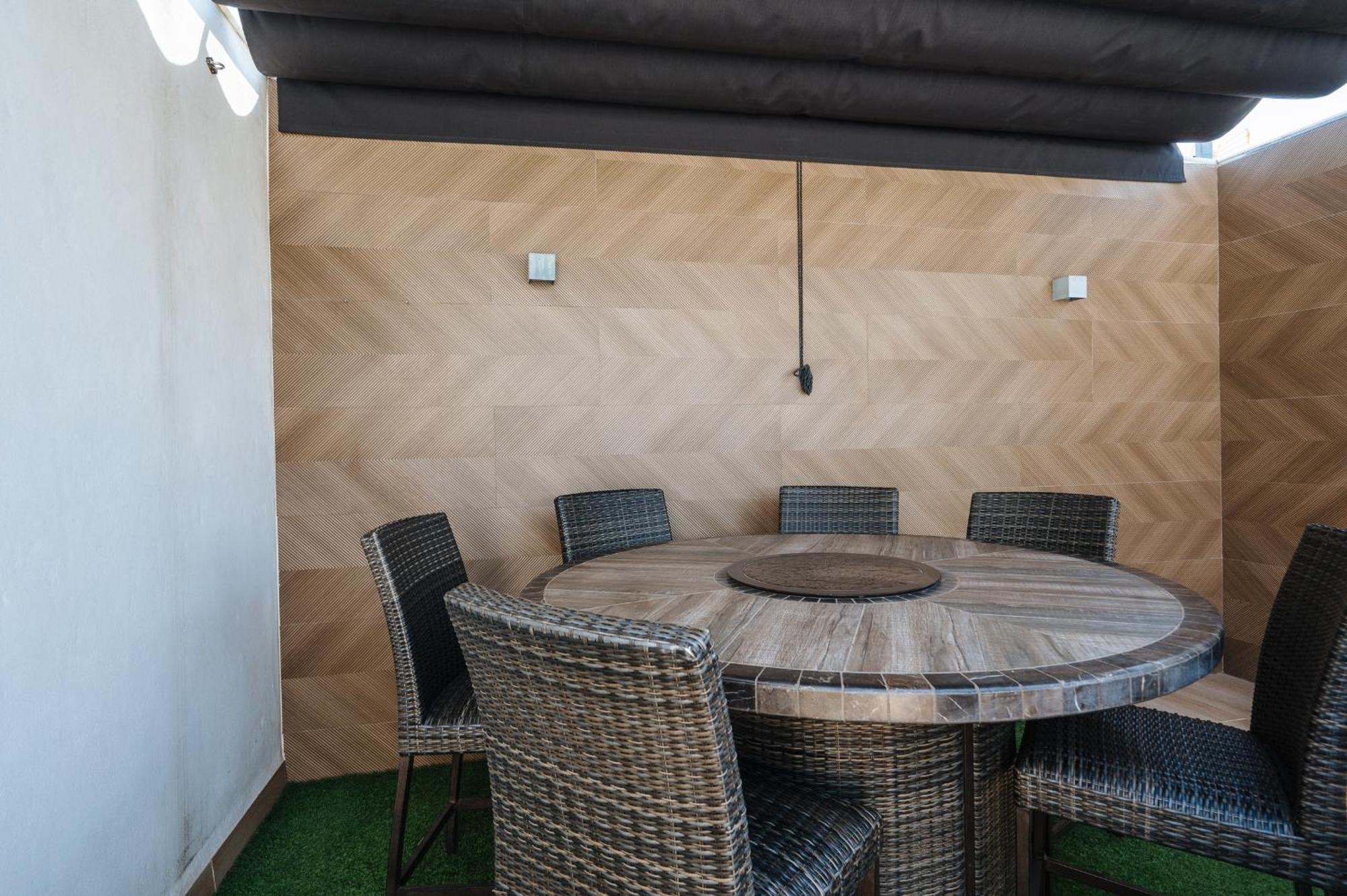 Elegant Duplex 3 Master Bedrooms And Private セビリア エクステリア 写真