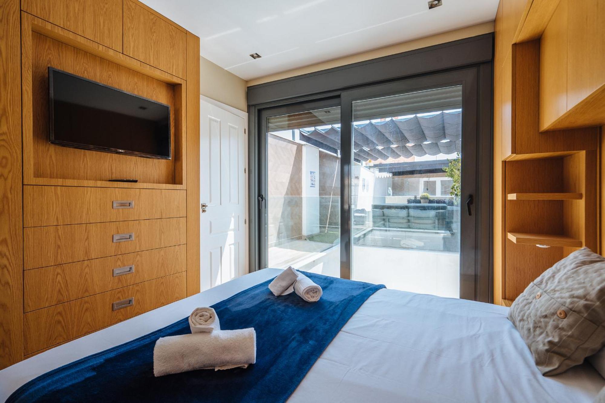 Elegant Duplex 3 Master Bedrooms And Private セビリア エクステリア 写真