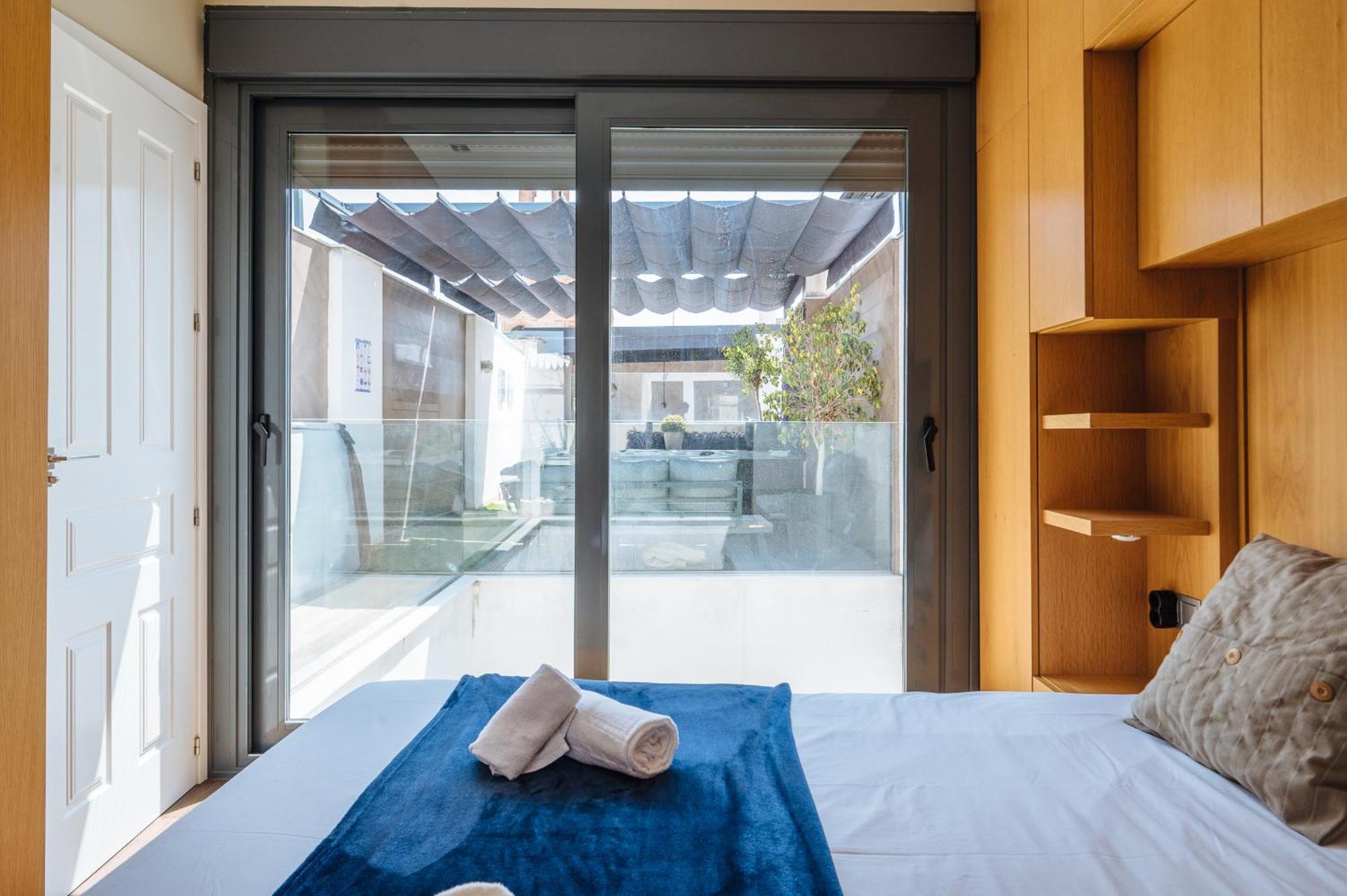 Elegant Duplex 3 Master Bedrooms And Private セビリア エクステリア 写真