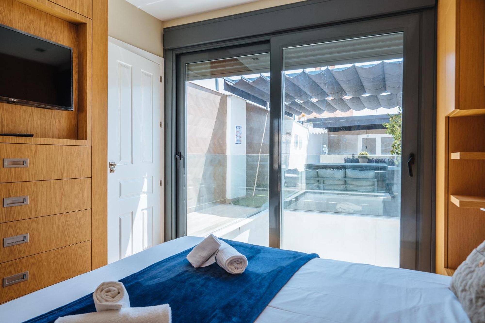 Elegant Duplex 3 Master Bedrooms And Private セビリア エクステリア 写真