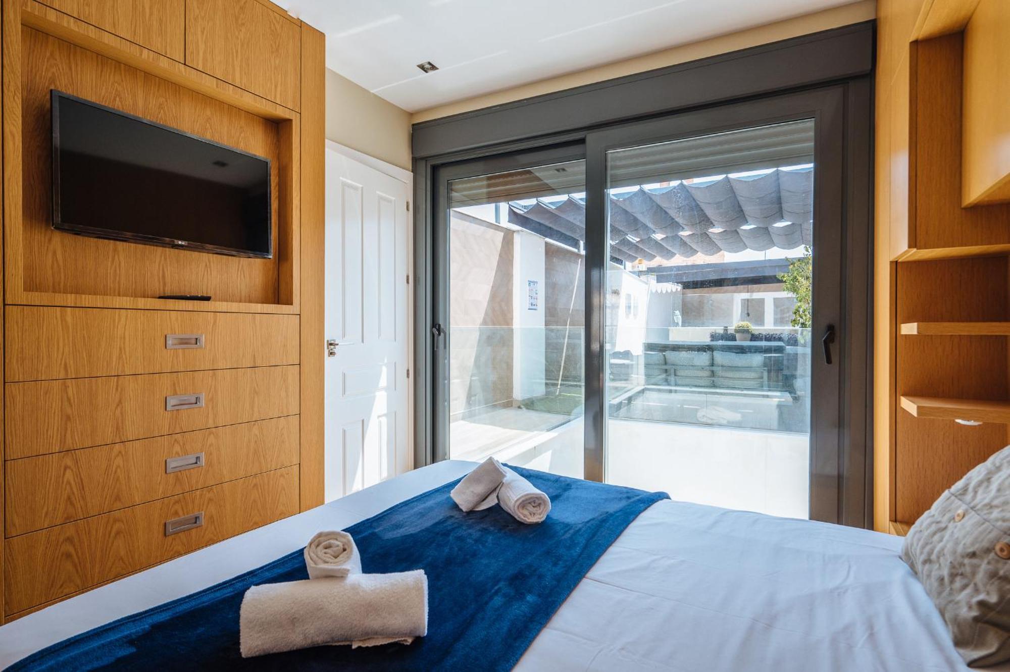Elegant Duplex 3 Master Bedrooms And Private セビリア エクステリア 写真